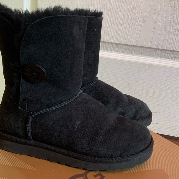 Bailey Button Uggs - Picture 1 of 5